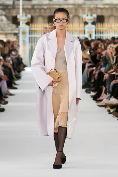 Look 7